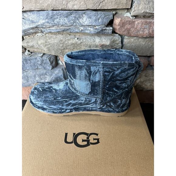 Uggs Classic Mini II Ocean Blue Crushed Velvet Boots Size 5Y (Big Kids) NWOB - Picture 1 of 7